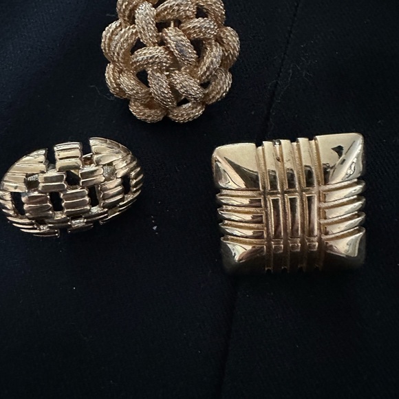 Vintage Bundle of SINGLE Earrings Signed Monet/Trifari (14) - Picture 3 of 7